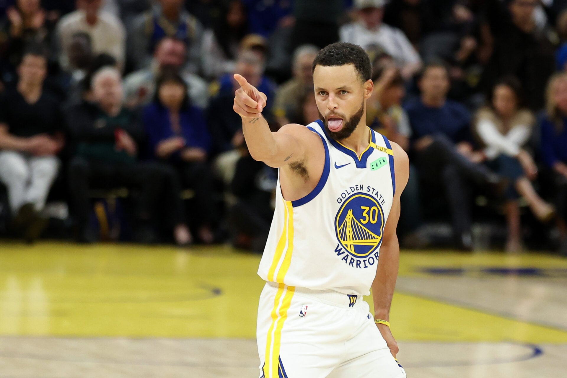 Stephen Curry ties impressive LeBron James record with 44-point explosion in Warriors win