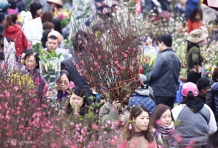 Vietnam weighs 7 or 10-day Lunar New Year break