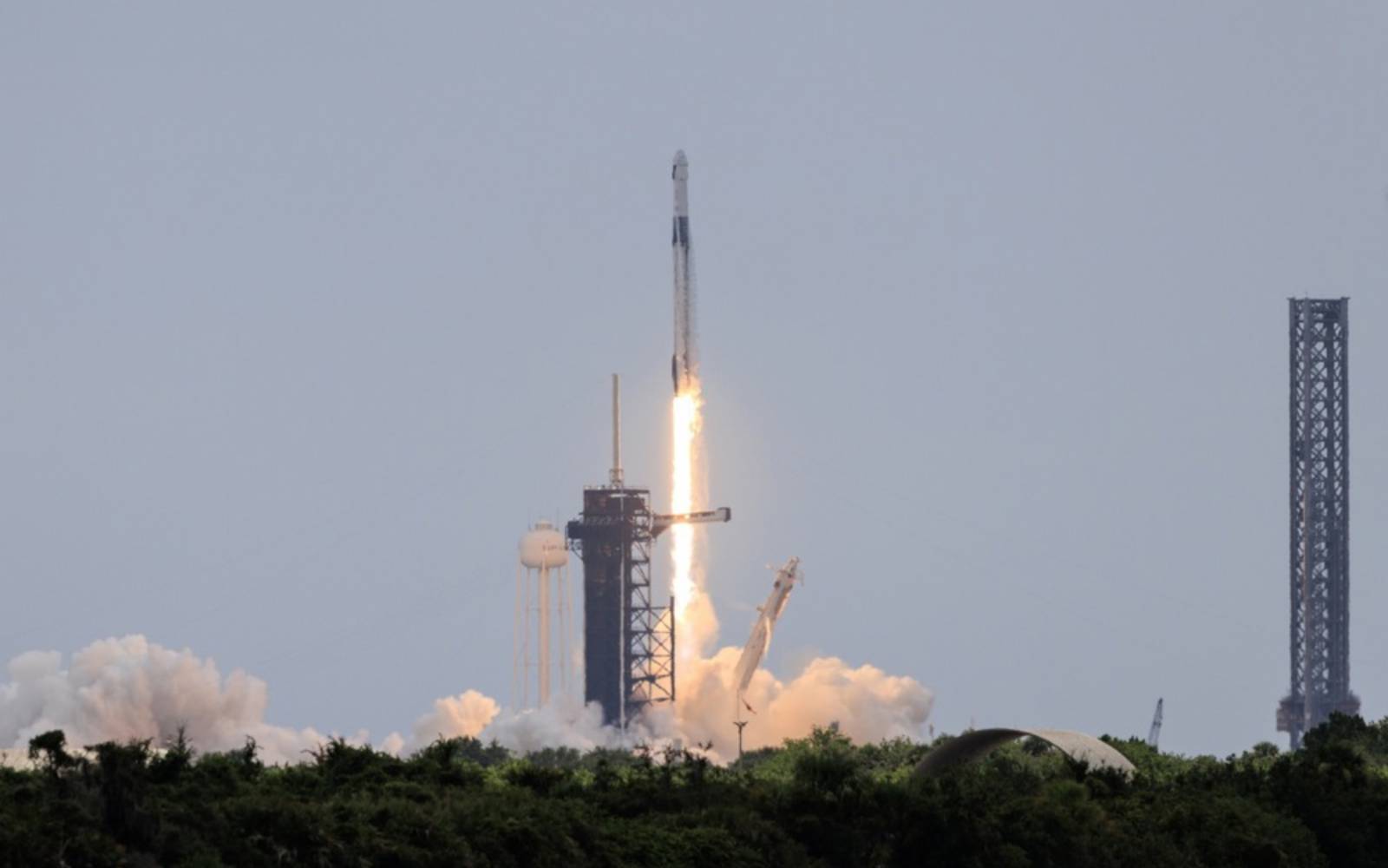 1-Piece of SpaceX rocket believed to have crashed into the moon