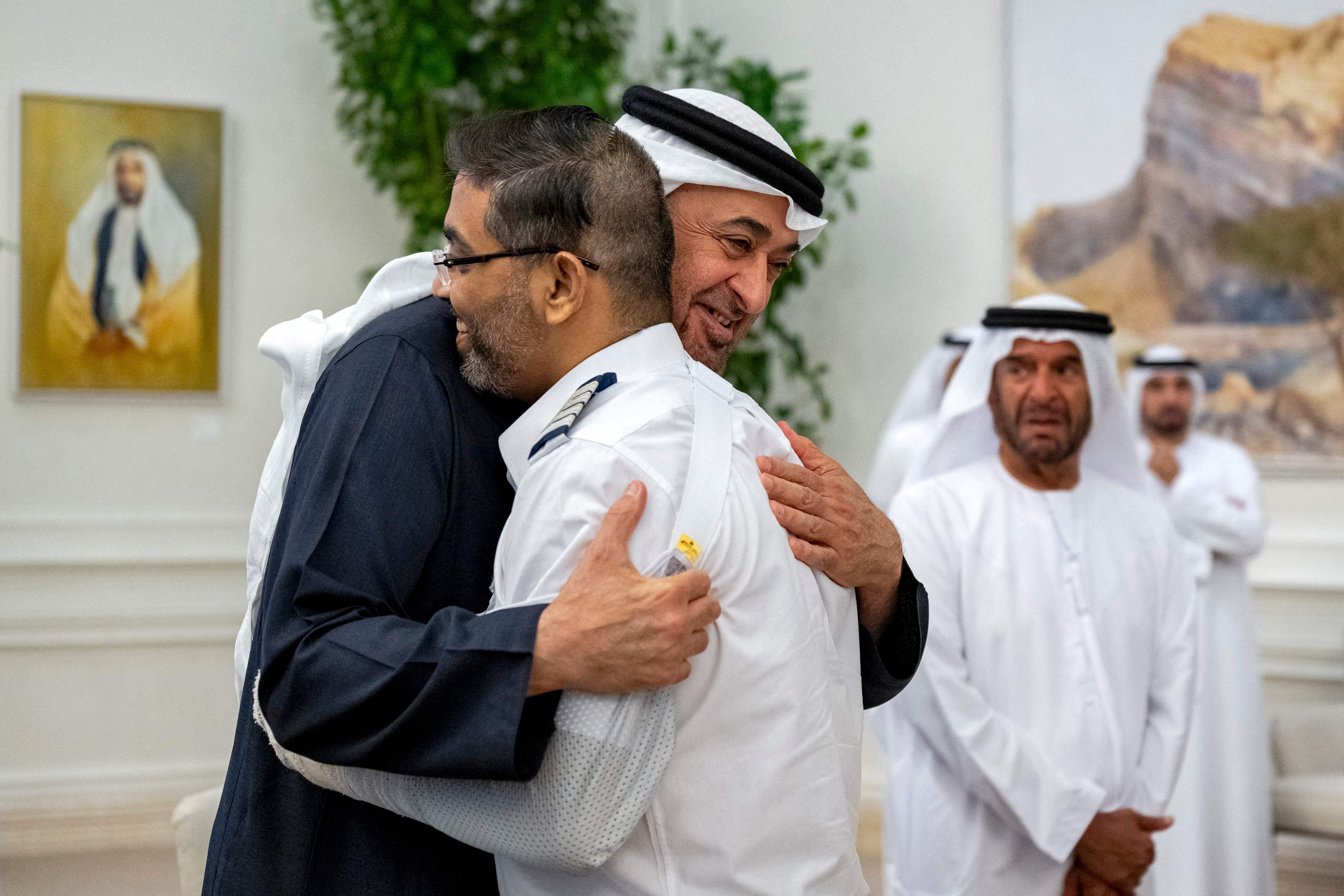 President Sheikh Mohamed offers to teach flydubai hero Smit Machchhar some jiu-jitsu moves