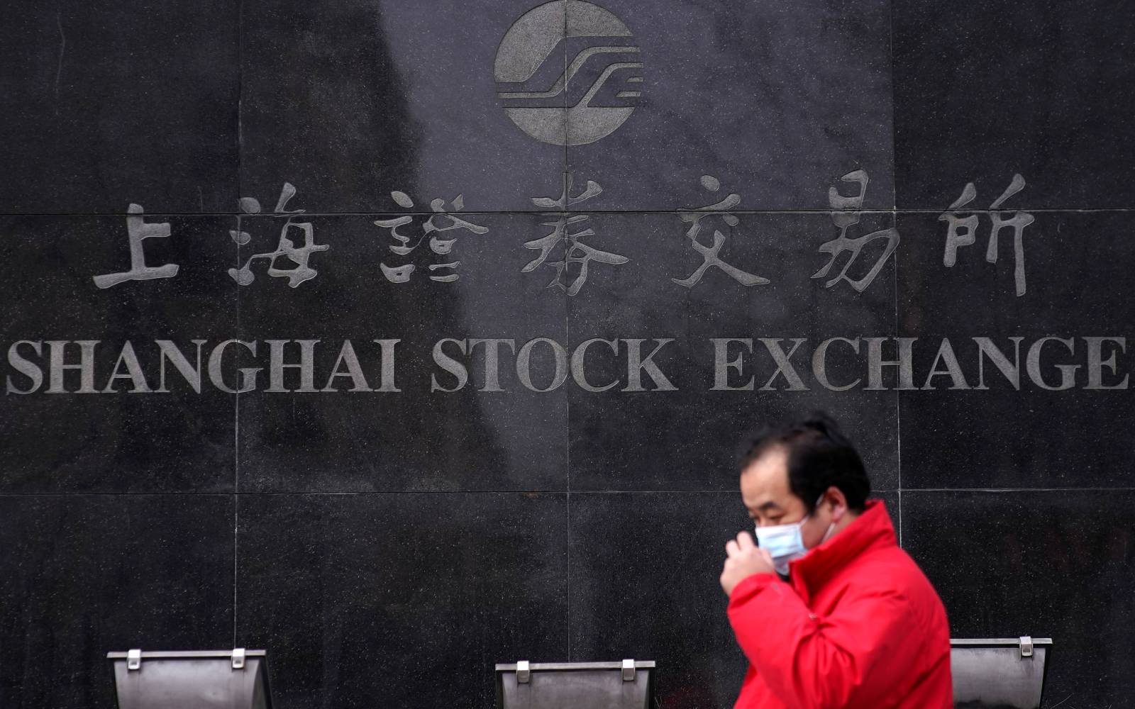 China’s stocks slip as tech weakness overshadows Fed rate decision
