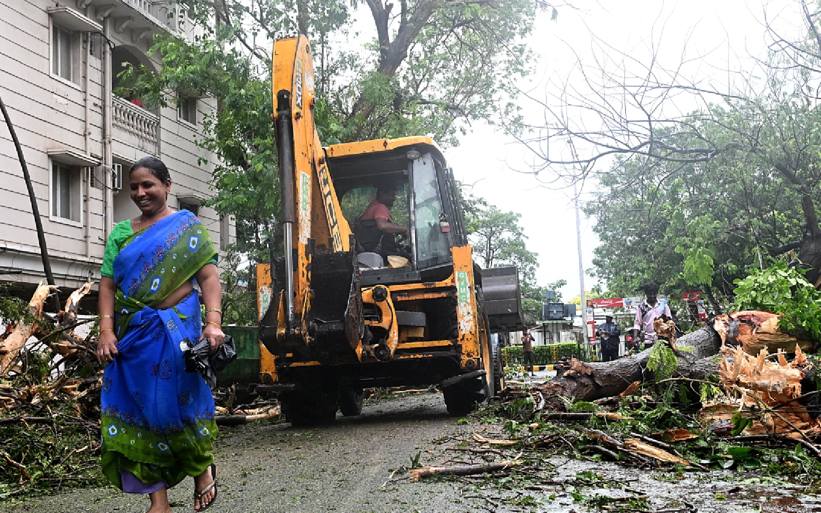 Six killed in cyclone off India’s eastern coast