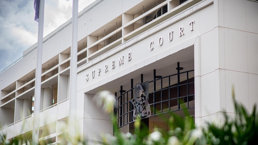 Murder accused to remain in custody as lawyers struggle to find suitable bail location