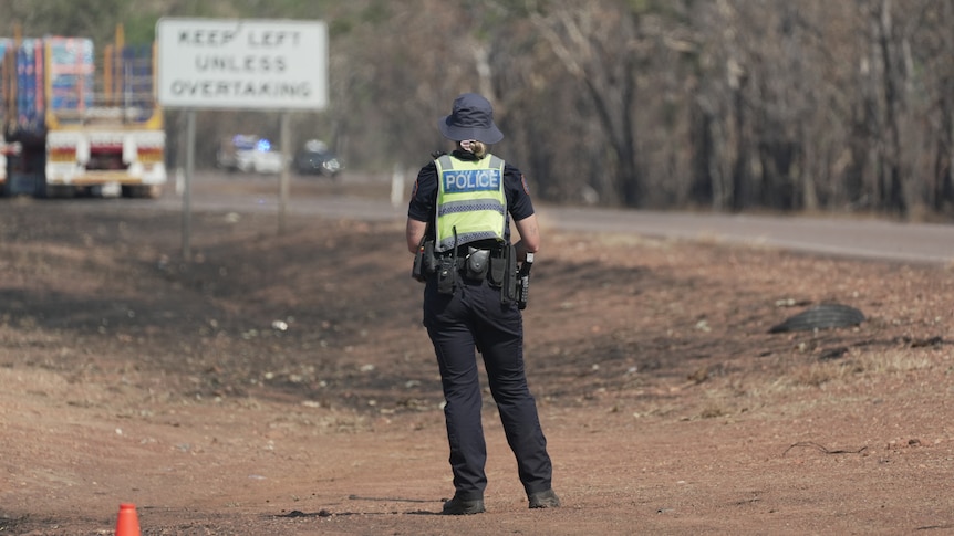 Police confirm 'no surviving occupants' after ute, car engulfed in flames