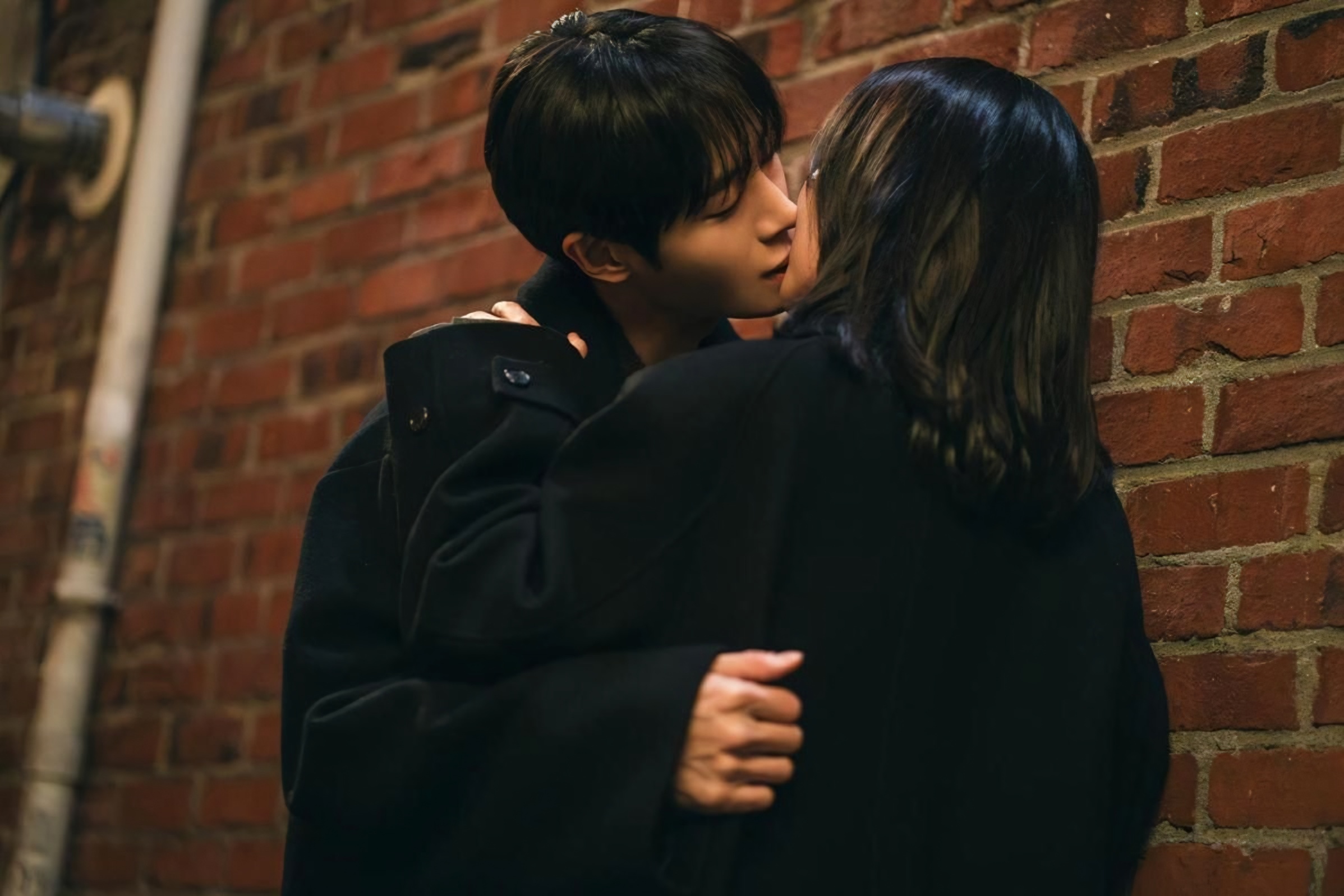 No rich heirs, no fantasy: Ahn Pan-seok keeps romance real in 'Between Steps'