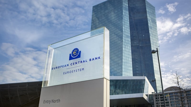 ECB keeps rates unchanged but points to inflation risk