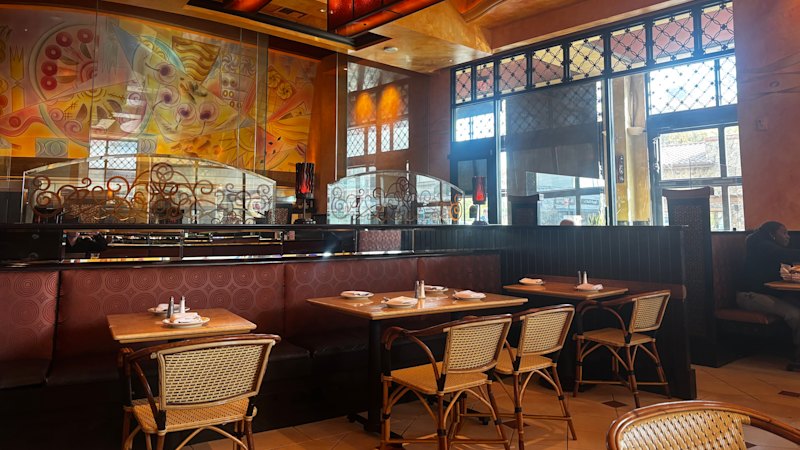 At The Cheesecake Factory, a campaign culture war is blissfully ignored