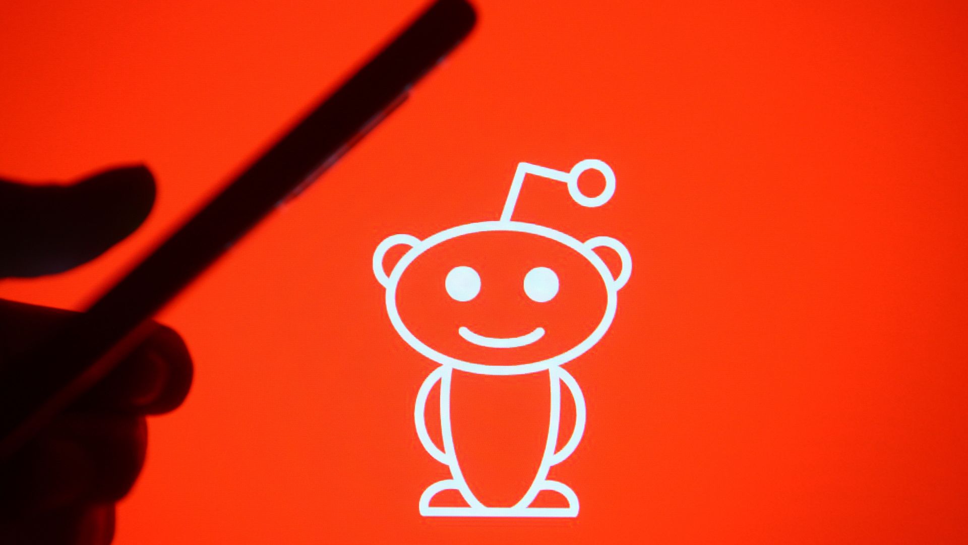 Reddit will switch to a 'logged-in only experience'