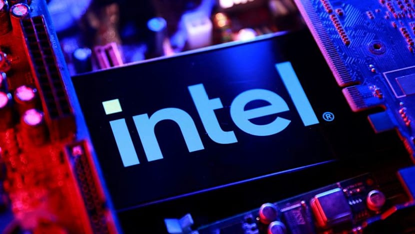 Intel shares tumble after hours, hit by chip supply constraints, big cash burn
