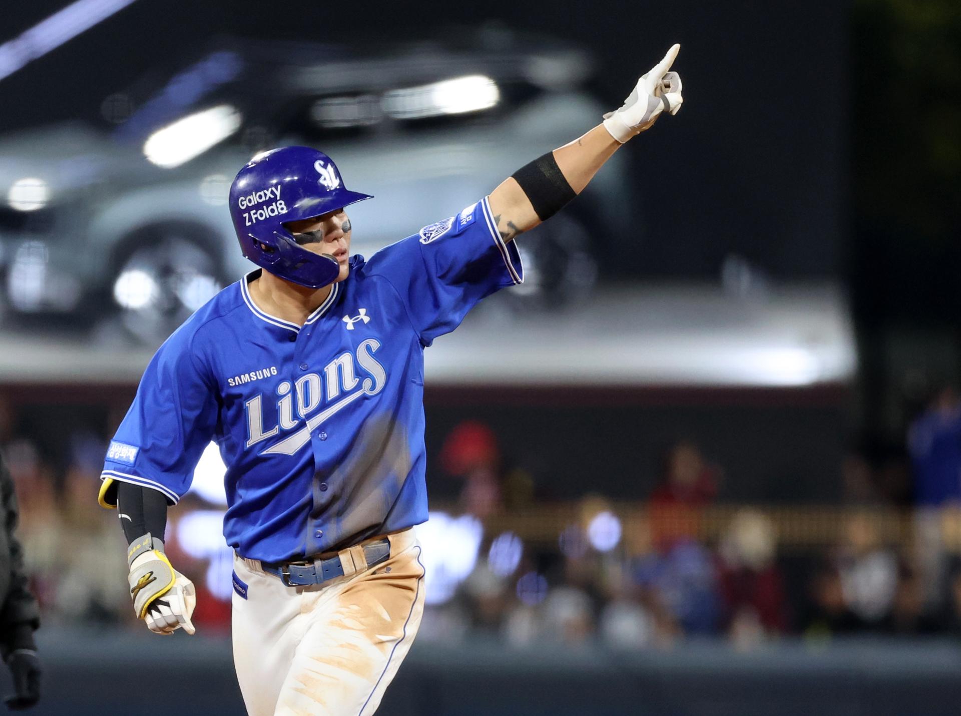 Lions infielder Ryu Ji-hyuk savors 1st postseason homer vs. ex-team: 'It was incredible'