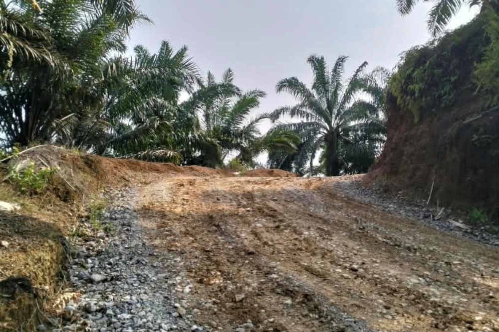 Flood-prone gravel road in Baram serving 3,000 residents needs urgent upgrade, say locals