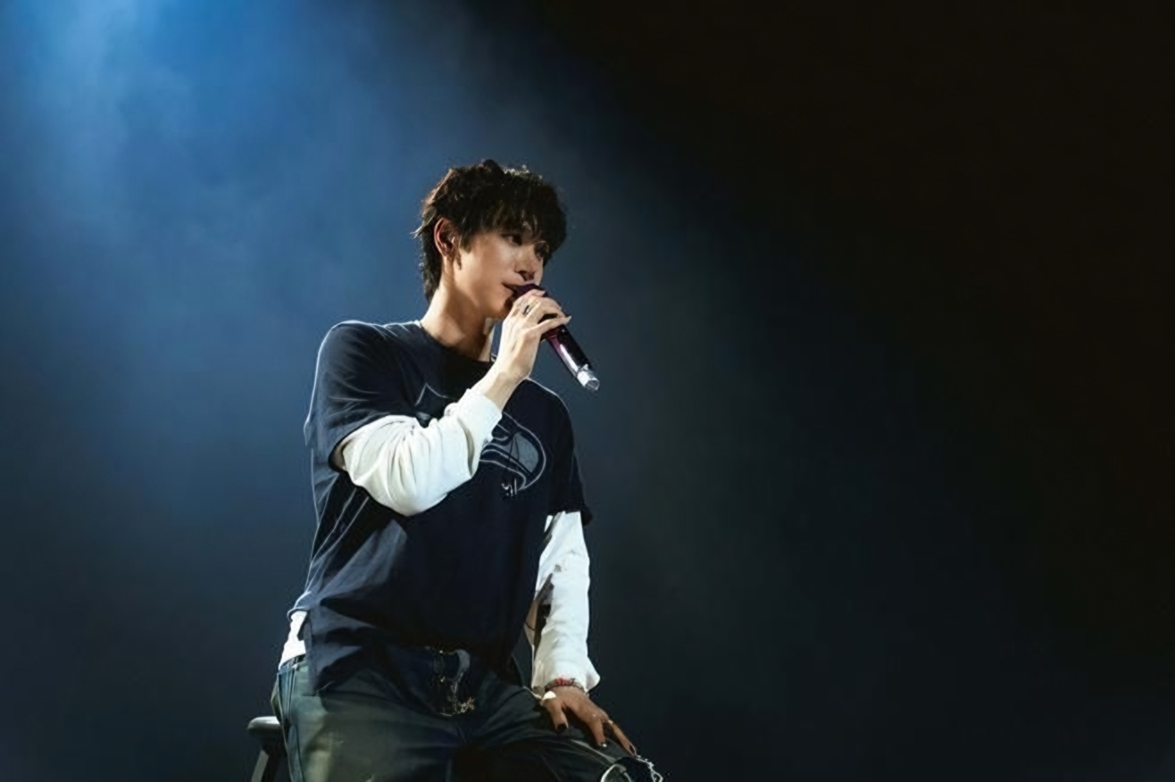 NCT's Ten shuts down dating rumors mid-concert: 'I'm super duper single'