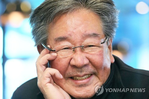 (LEAD) Lee extends deep condolences over death of veteran actor Choi Bool-am