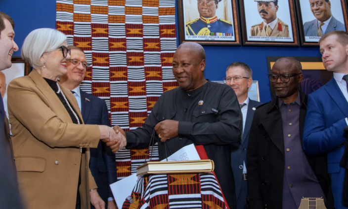 Mahama visits Kente Exhibition by Russia-Ghana Parliamentary Forum in Moscow