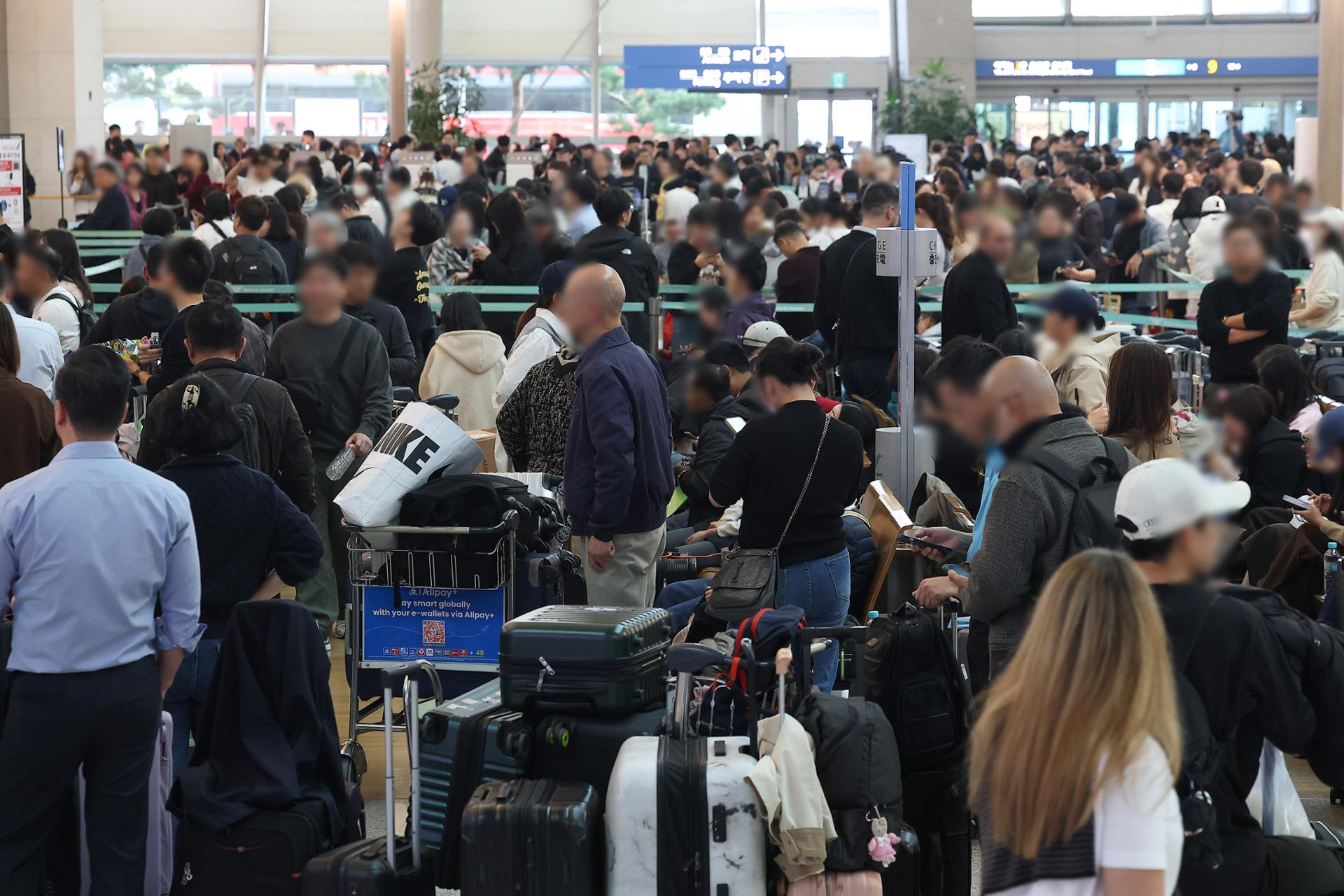 Check-in system malfunction at Incheon airport causes major delays