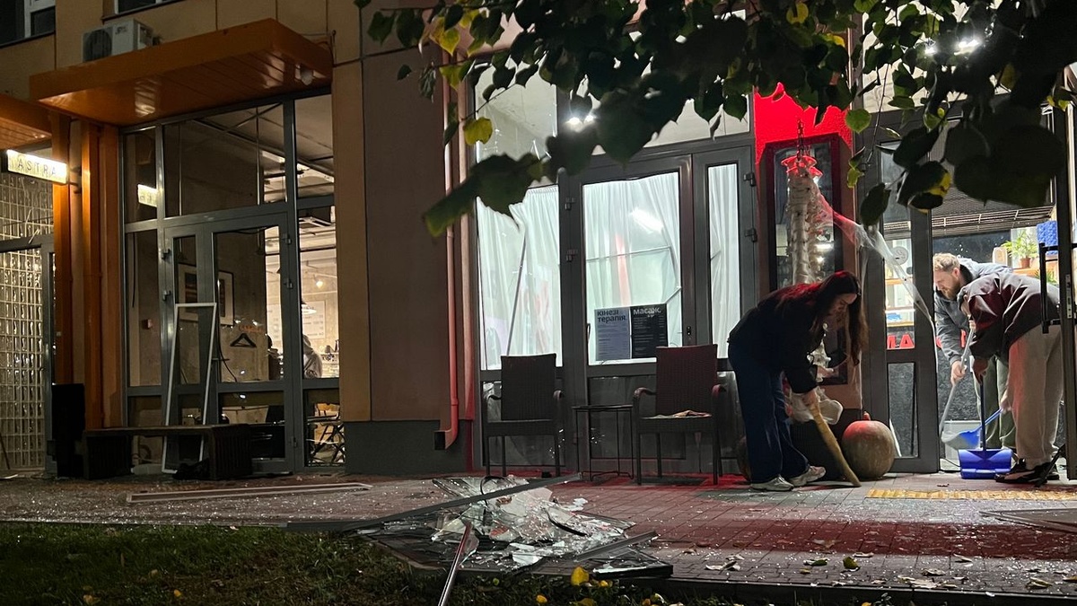 Kyiv's Komfort Town complex damaged by Russian attack again