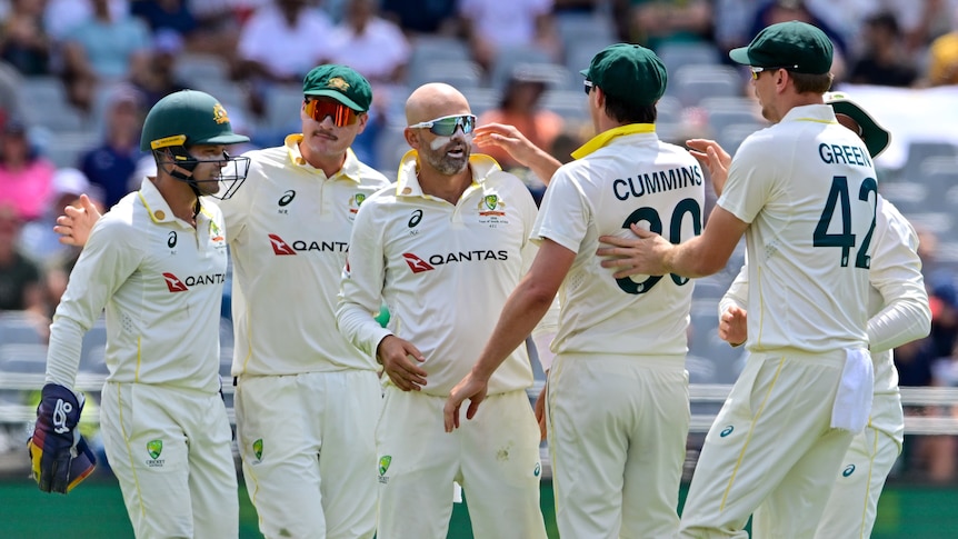Live: Australia looking to push home advantage in Cape Town Test