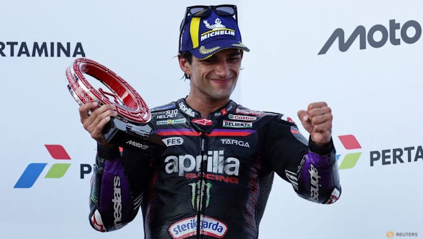 Martin cuts Sepang practice short to aid recovery from wrist fracture
