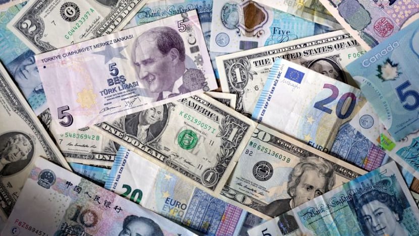 Yen has brief gain after BOJ, while AI jitters weigh on dollar