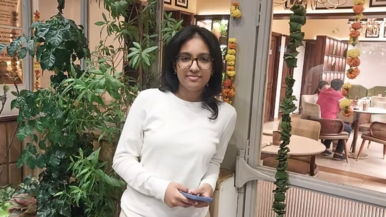 Meet Mahi Malhani, 17: Delhi student's waste-sorting robot hits 90% success