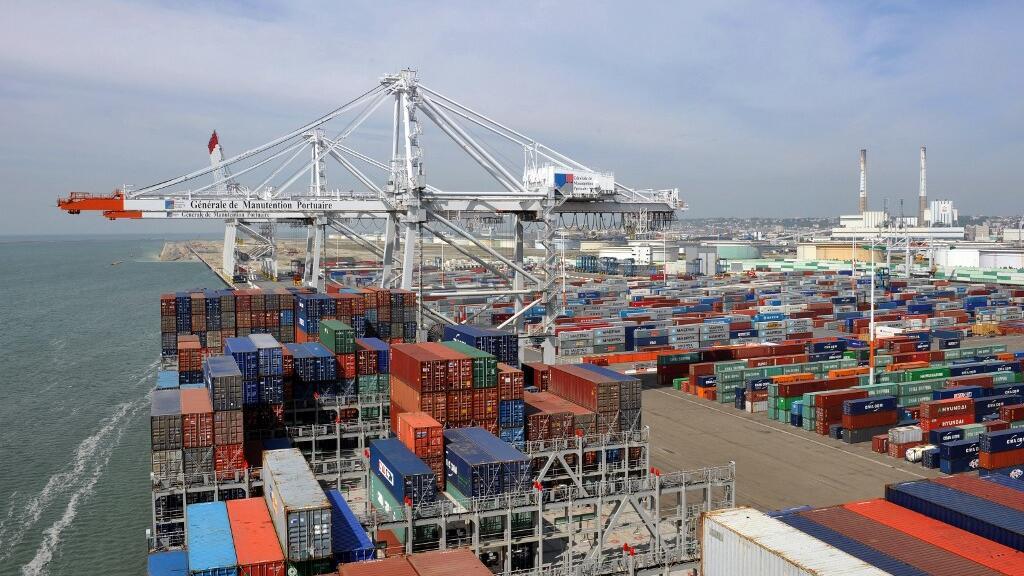 French dockworkers strike over budget measures and militarisation of ports