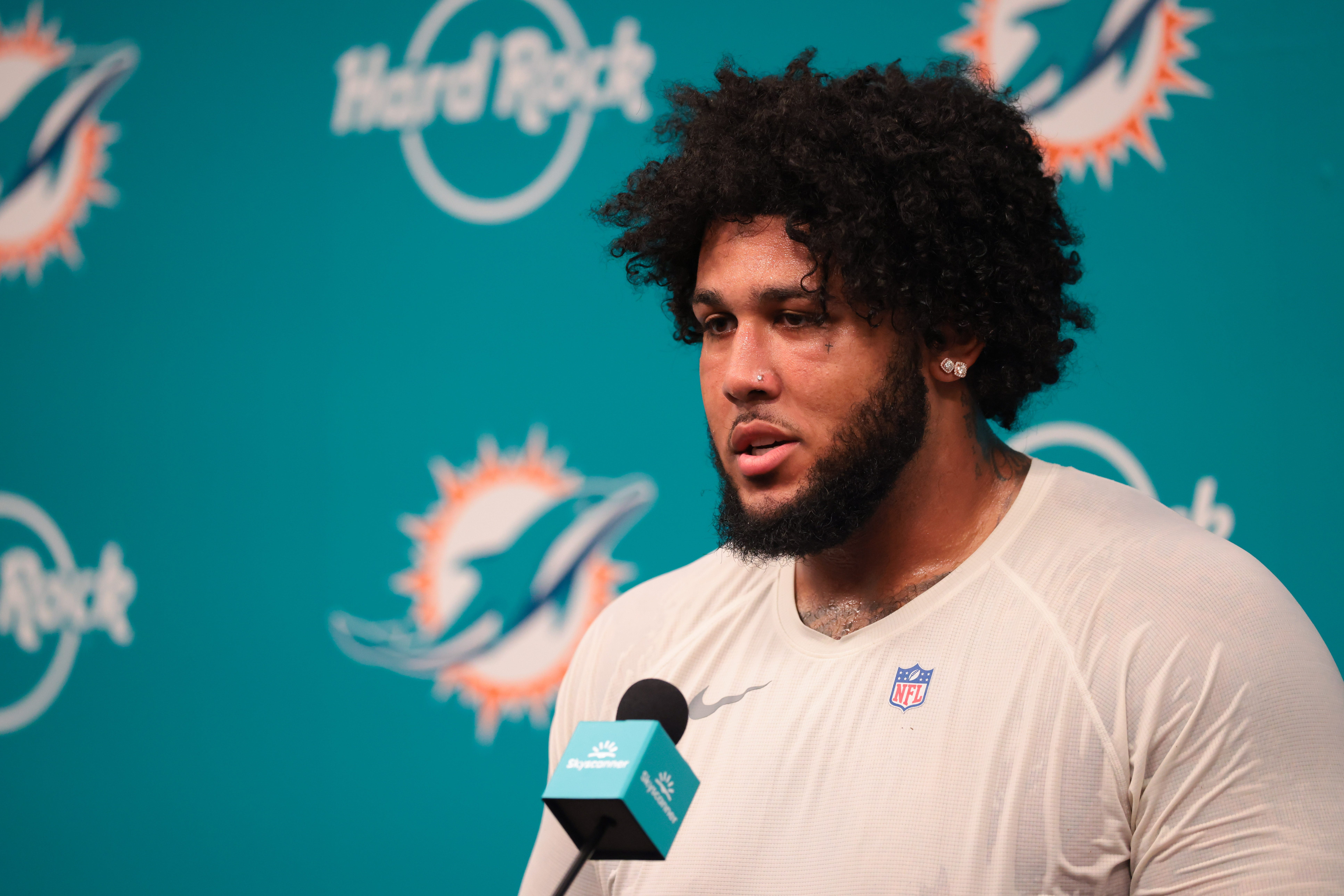 Miami Dolphins rookie left guard Kadyn Proctor unlikely vs. Patriots