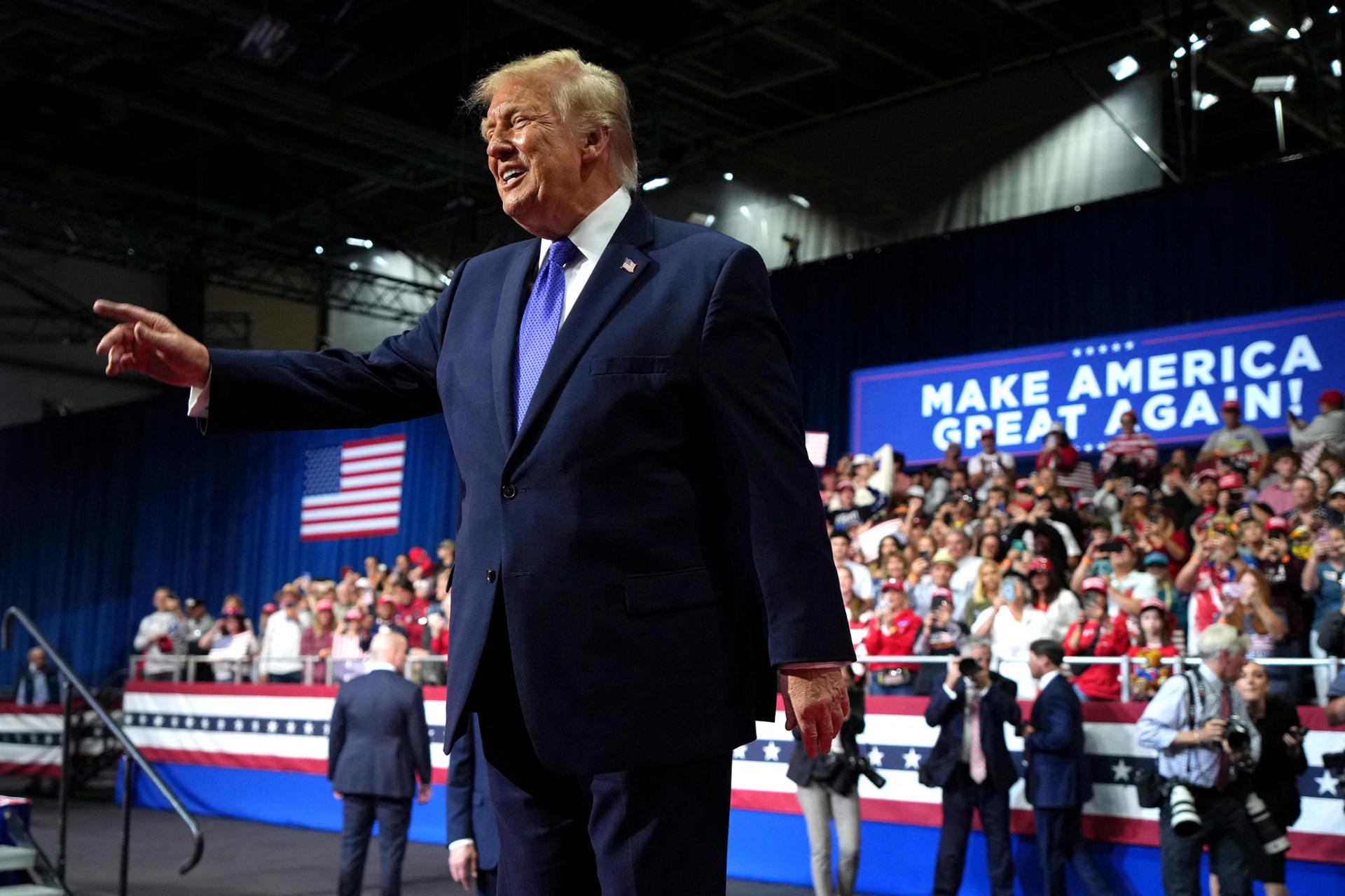 Trump will rally in Iowa and Kansas after initially canceling weekend trips before midterms