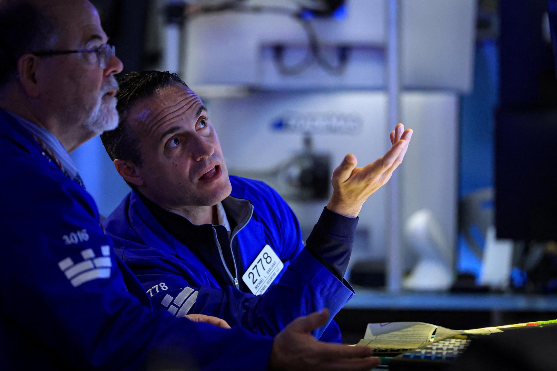 The sell-off for tech stocks worsens and overwhelms Wall Street