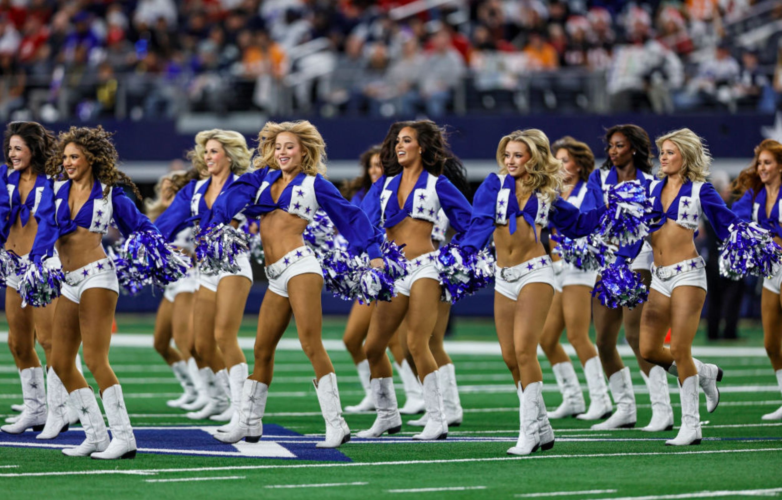 After a 400% Raise, the Dallas Cowboys Cheerleaders Are Unionizing