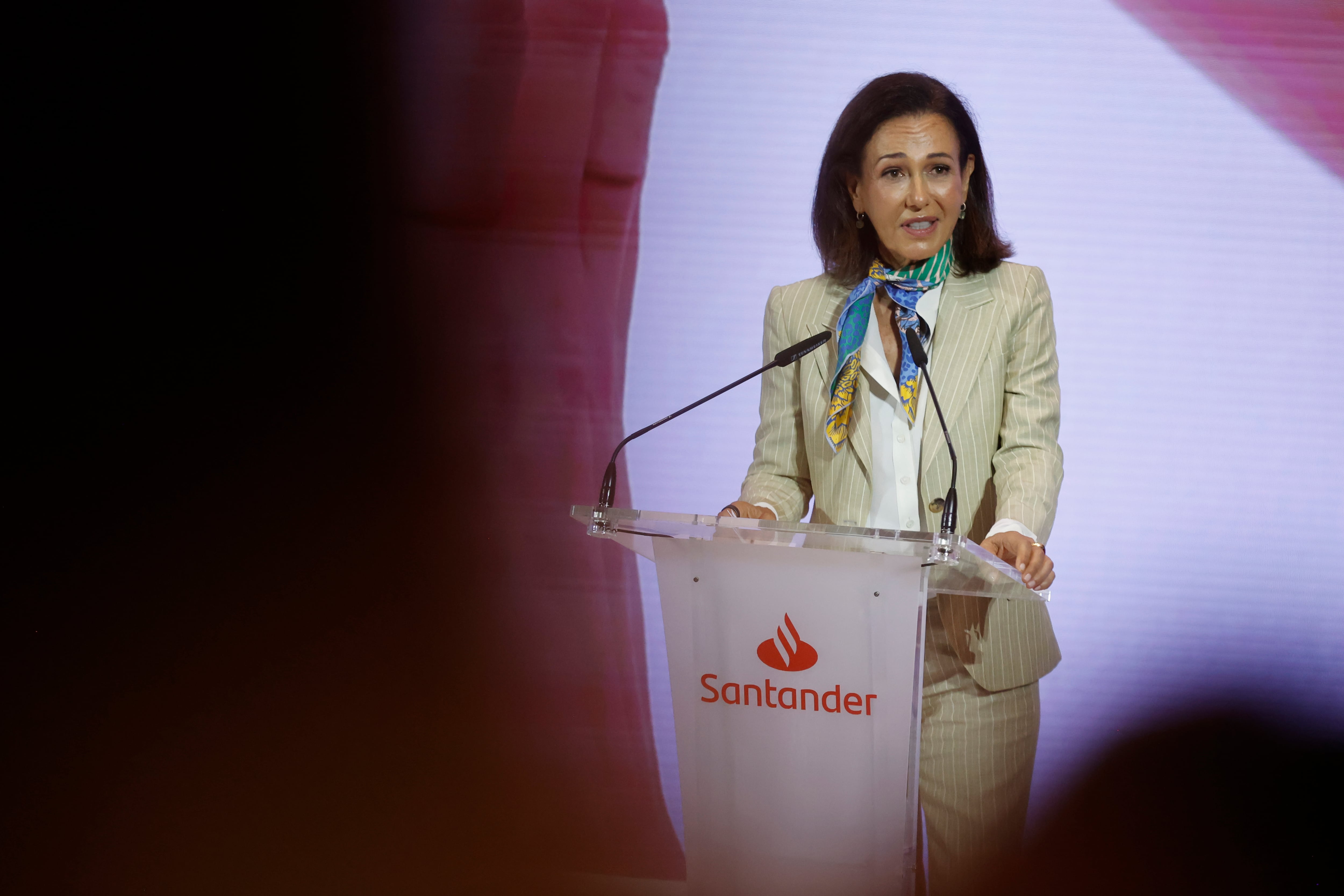 The Fed authorizes the purchase of Webster by Santander and the operation will close in two weeks