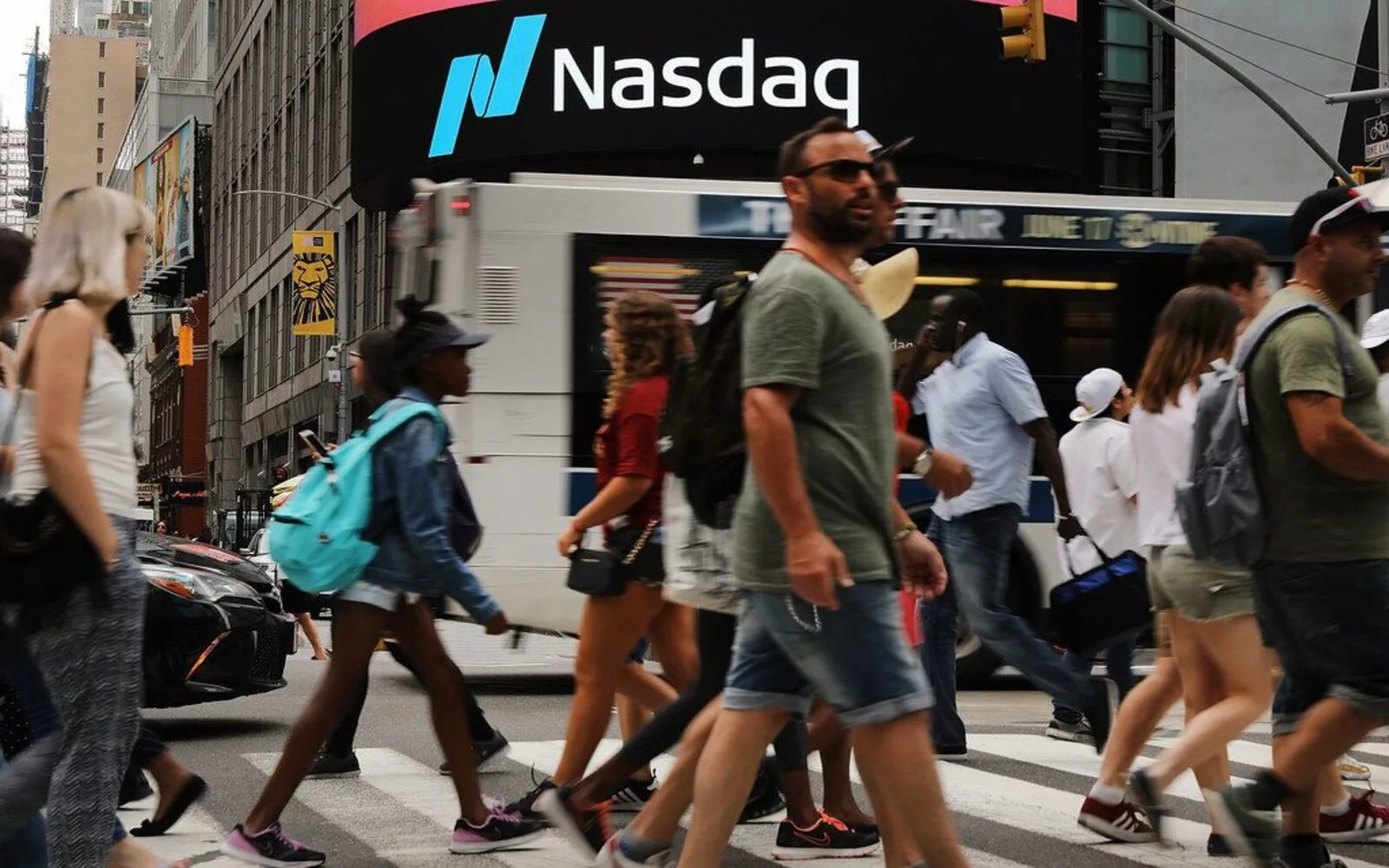 Wall Street closes sharply lower amid AI cash burn