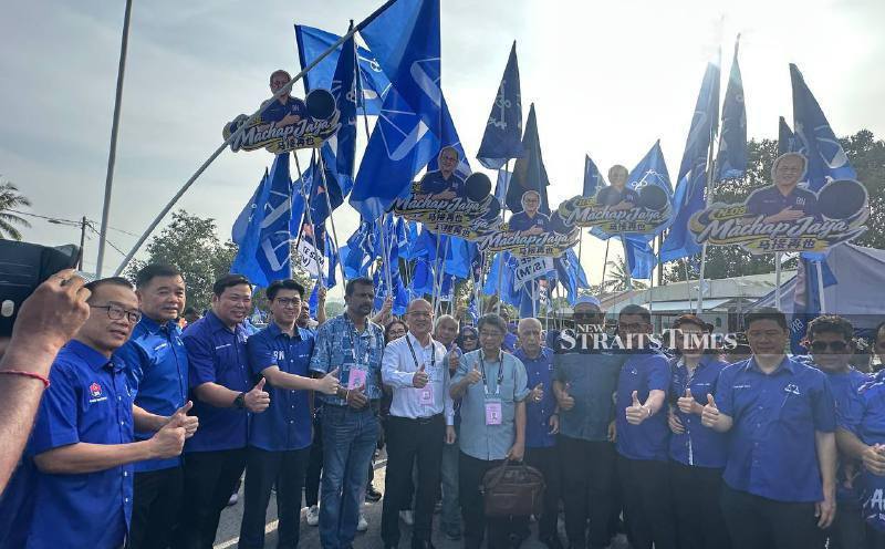 Melaka polls: Party cheers, chants mark nomination day in Machap Jaya