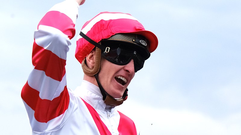 Schofield pulls right rein for rich double as Skyhook rocks Golden Eagle