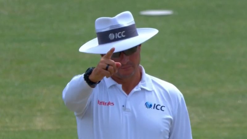 Disaster strikes with Renshaw's golden duck
