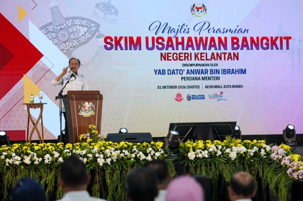 Anwar unveils additional RM200m grant to support low-income, small-scale entrepreneurs