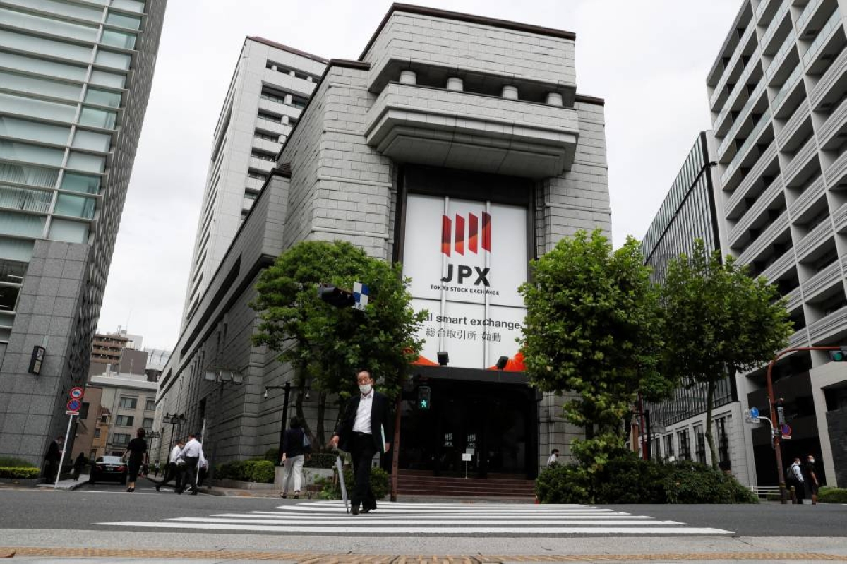 Most Asian markets drop as Mideast hopes dim