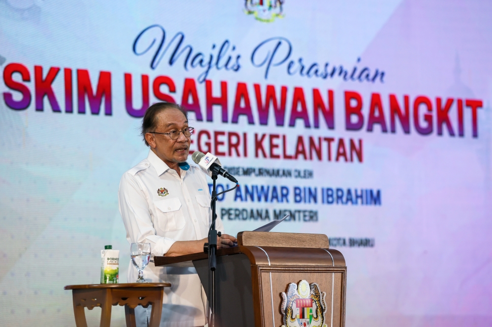 Anwar directs Education Ministry to act firmly on school bullying