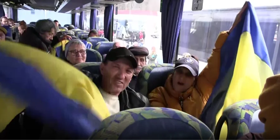 Evacuated residents of Oleshky cross into Ukraine through Chernihiv Oblast – Zelenskyy