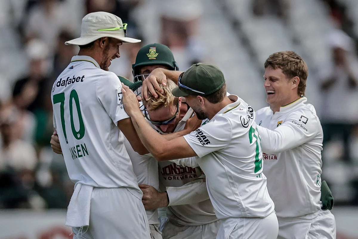 Cape Town Test: South Africa thrash Australia by 176 runs to win series
