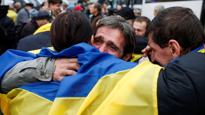 Evacuees from Russian-occupied Oleshky reach Ukraine amid ceasefire