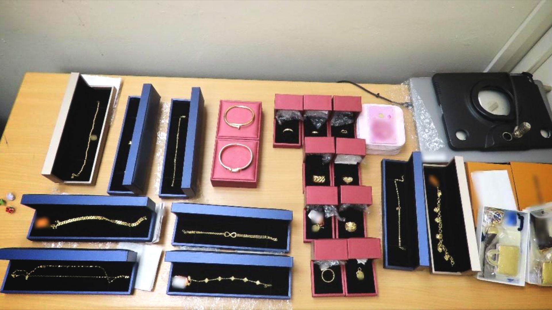 Singapore Customs: Singaporean woman, 32, gets S$11.4K fine for not declaring the jewellery brought into SG to evade S$946 GST