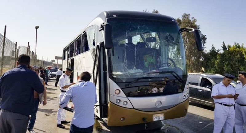 Egypt minibus crash outside Cairo kills 10, injures 24