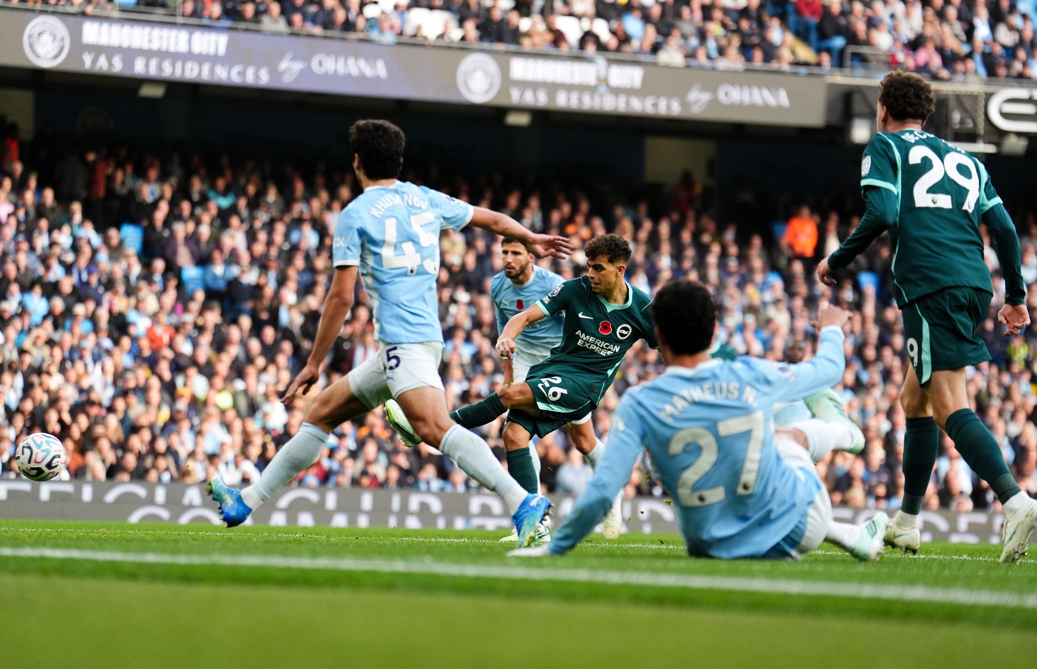 Leaders City lose at home to Brighton as United's Carrick on the brink