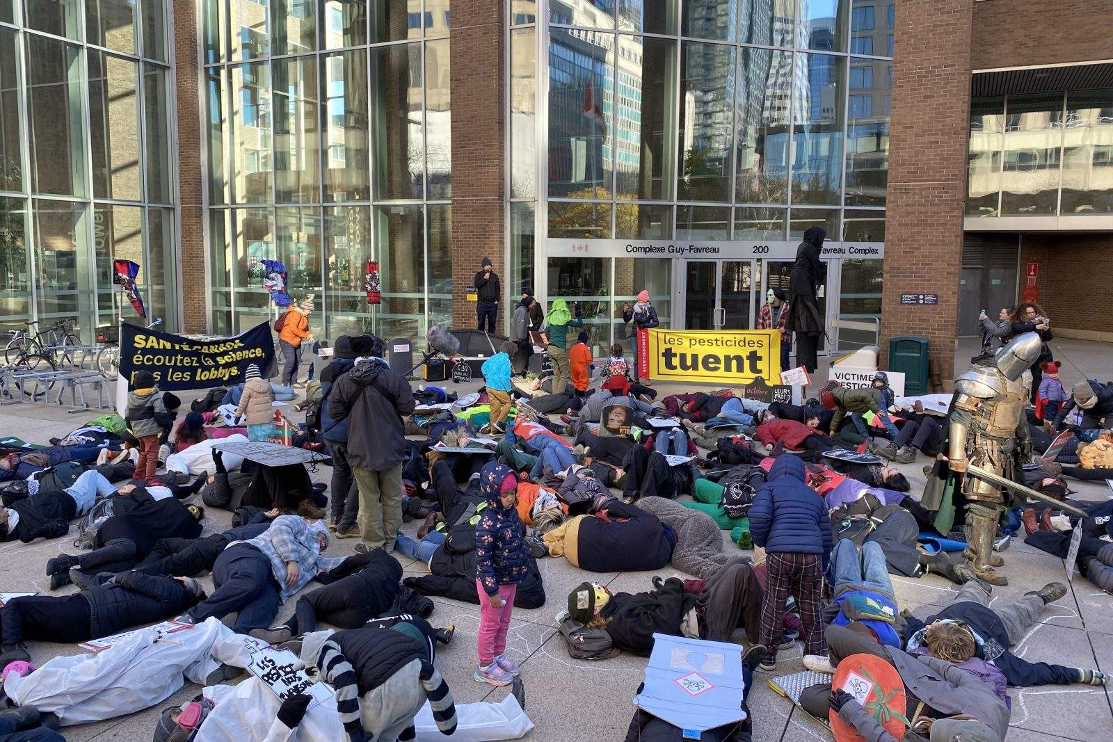 Protesters stage ‘die-in’ against pesticides in Montreal