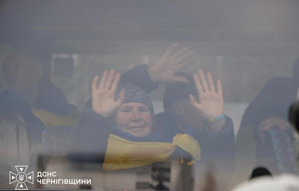 Ukraine brings people and their pets out of occupied Oleshky under longest ceasefire since 2022, from 94-year-old to one-year-old