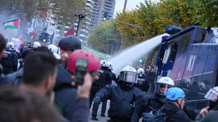 „Gen Z regelt“: Verletzte Polizisten bei Jugendprotesten in Frankfurt