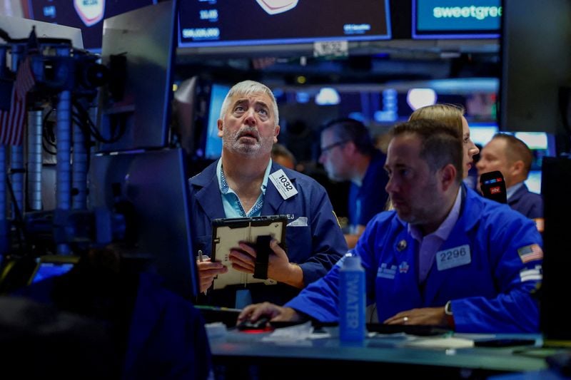 Tech selloff pulls Wall Street to two-week lows as bond yields climb
