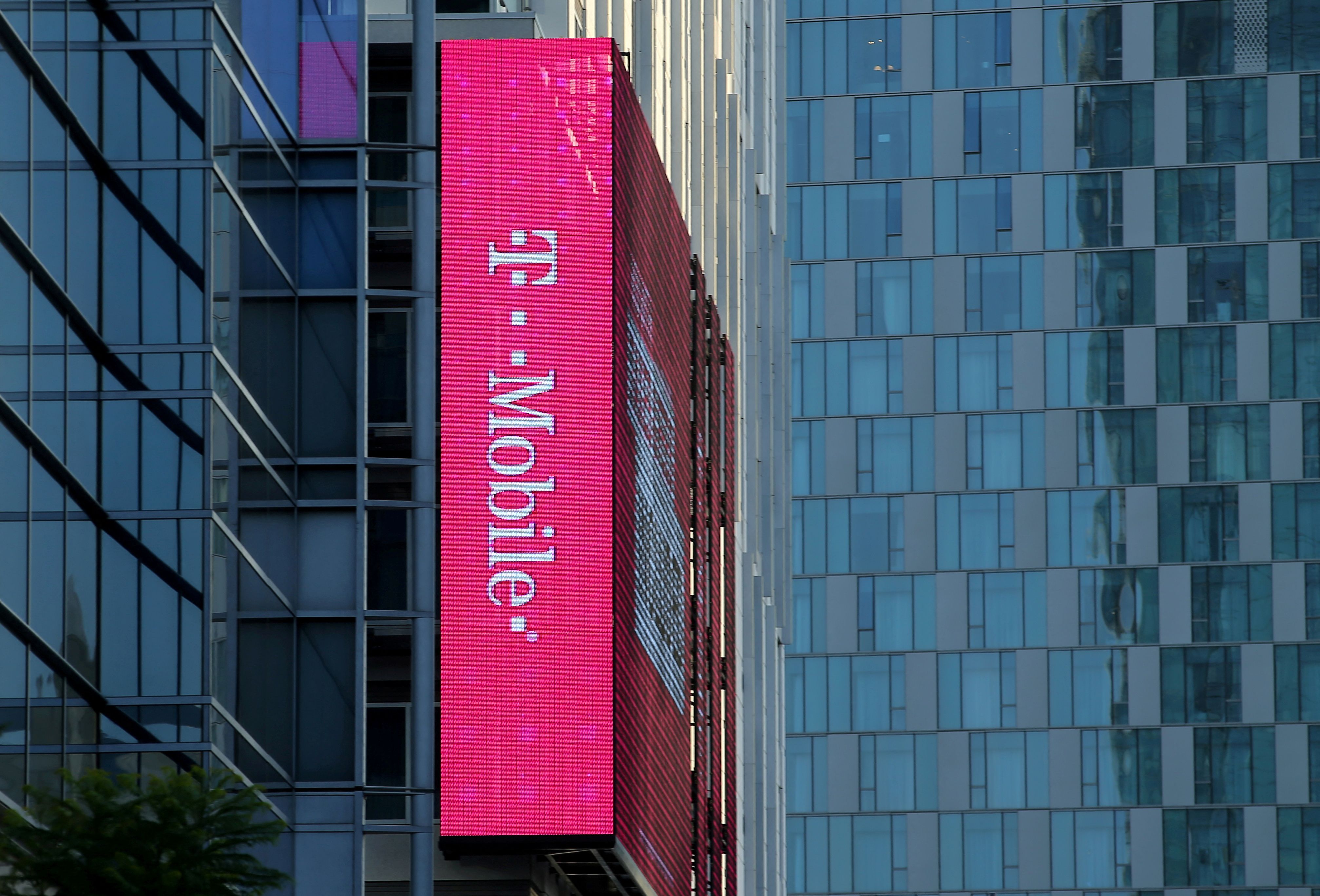 T-Mobile, Deutsche Telekom merger stalls