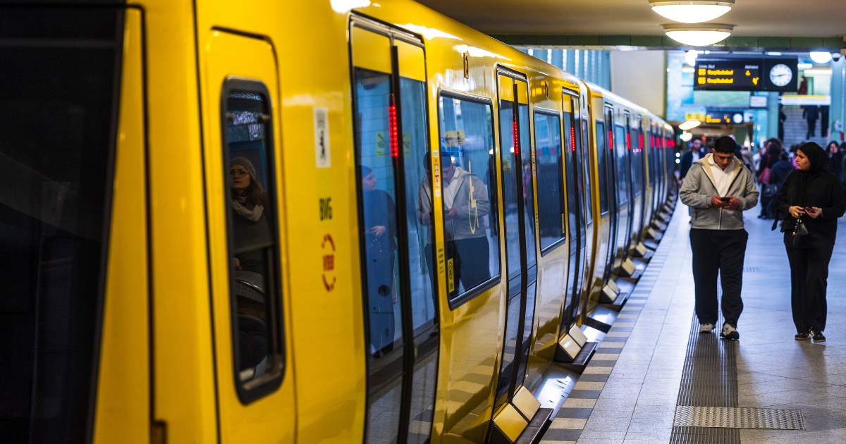 New app tells passengers where to avoid ticket controllers in Berlin