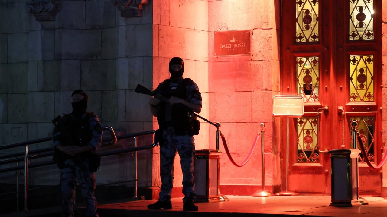 3 dead, 21 injured in bombing at Moscow restaurant